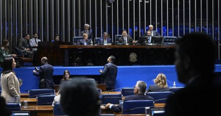 PEC da Escravidão: entenda a proposta do Senado que aumenta jornada e reduz direitos – CUT